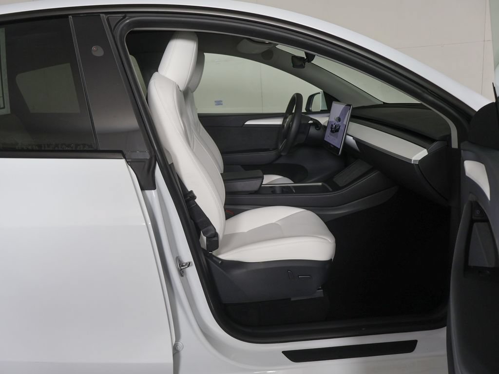 Used 2023 Tesla Model Y Long Range AWD/4WD image 30