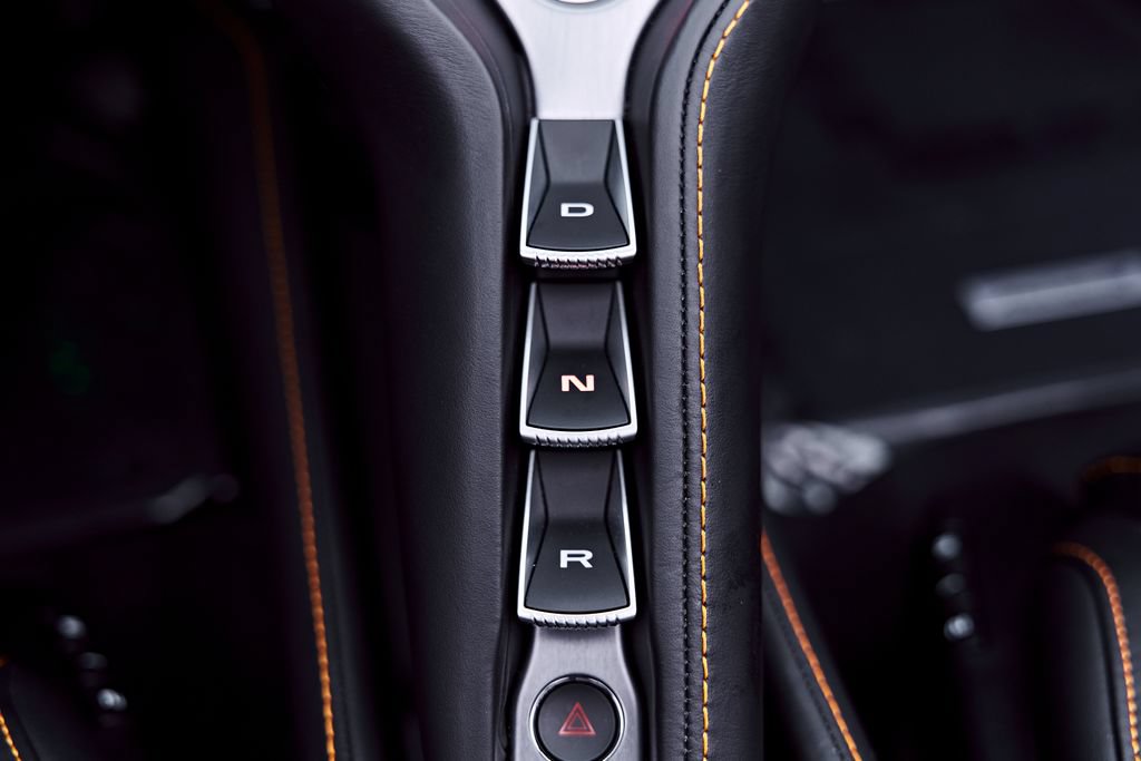 Used 2025 McLaren 750S Spider RWD image 88
