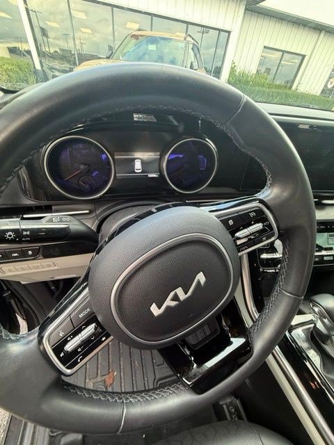 Used 2024 Kia Carnival EX FWD image 8