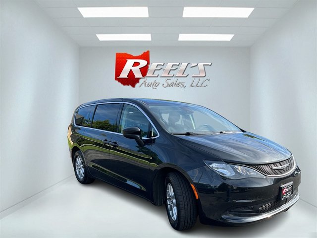 Used 2023 Chrysler Voyager LX FWD image 3