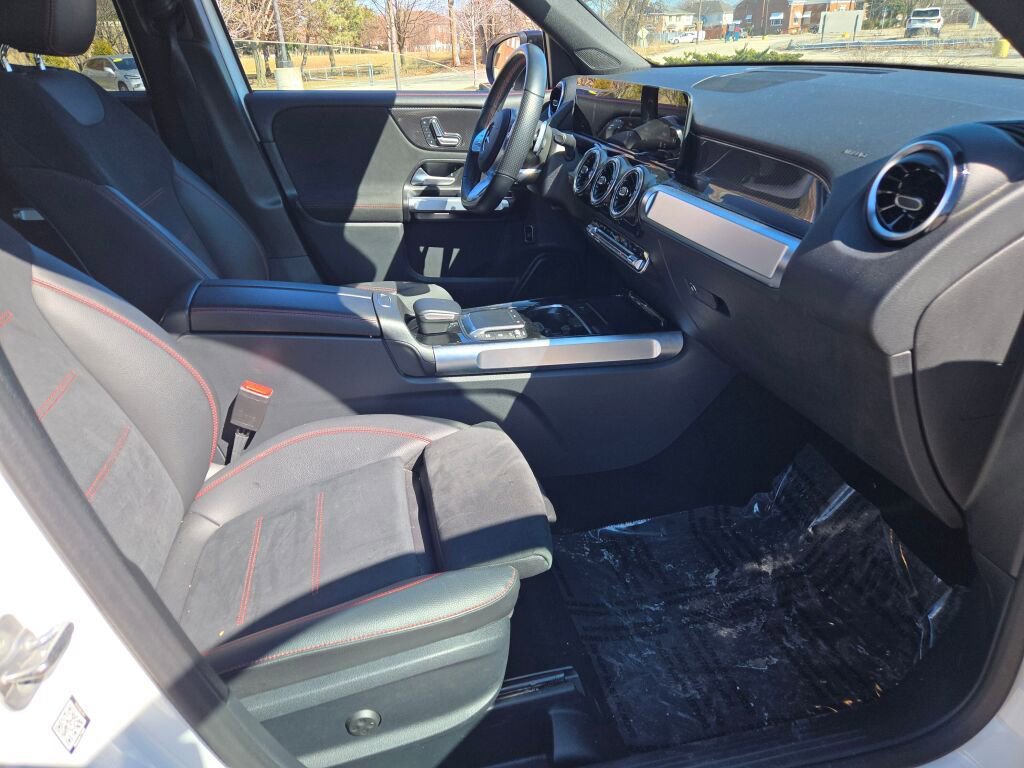 Used 2023 Mercedes-Benz GLB 250 image 6