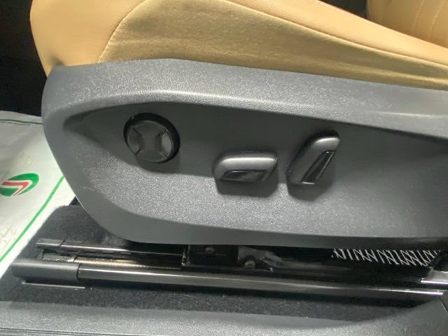 Used 2022 Volkswagen Tiguan SE AWD/4WD image 12