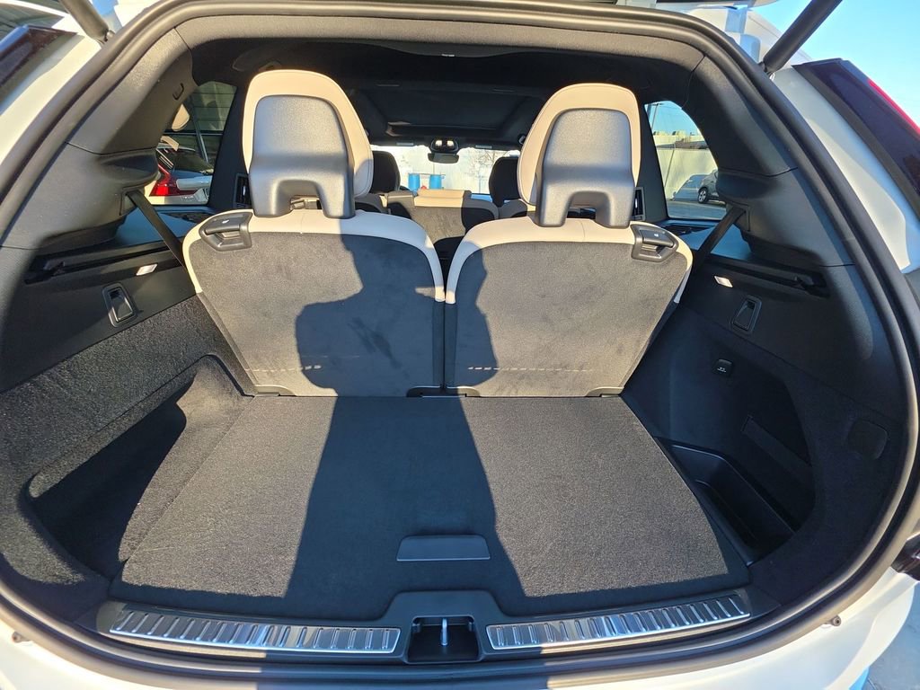 New 2026 Volvo XC90 B6 Plus image 13