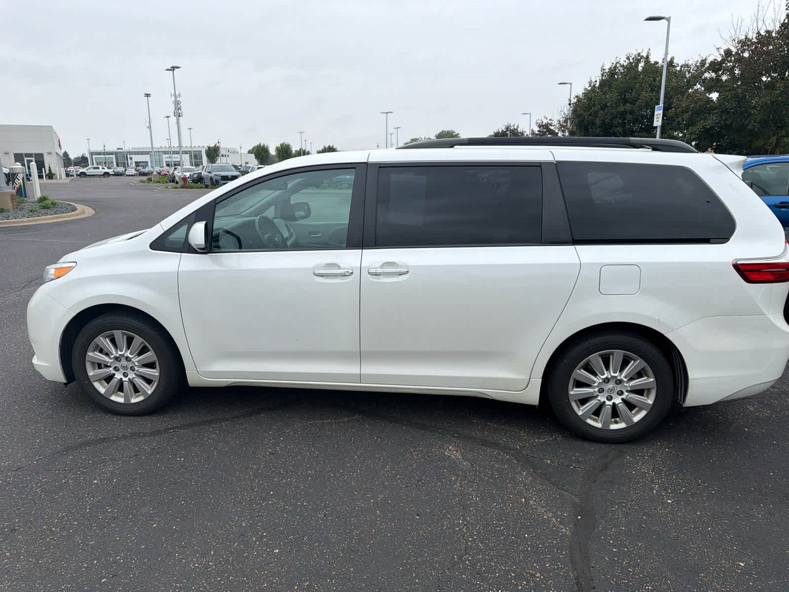Used 2015 Toyota Sienna XLE Premium AWD/4WD image 18