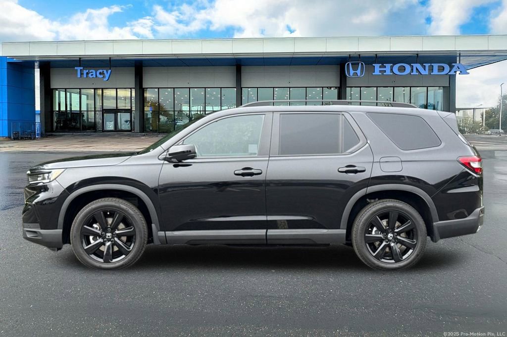 Certified 2025 Honda Pilot Black Edition image 11