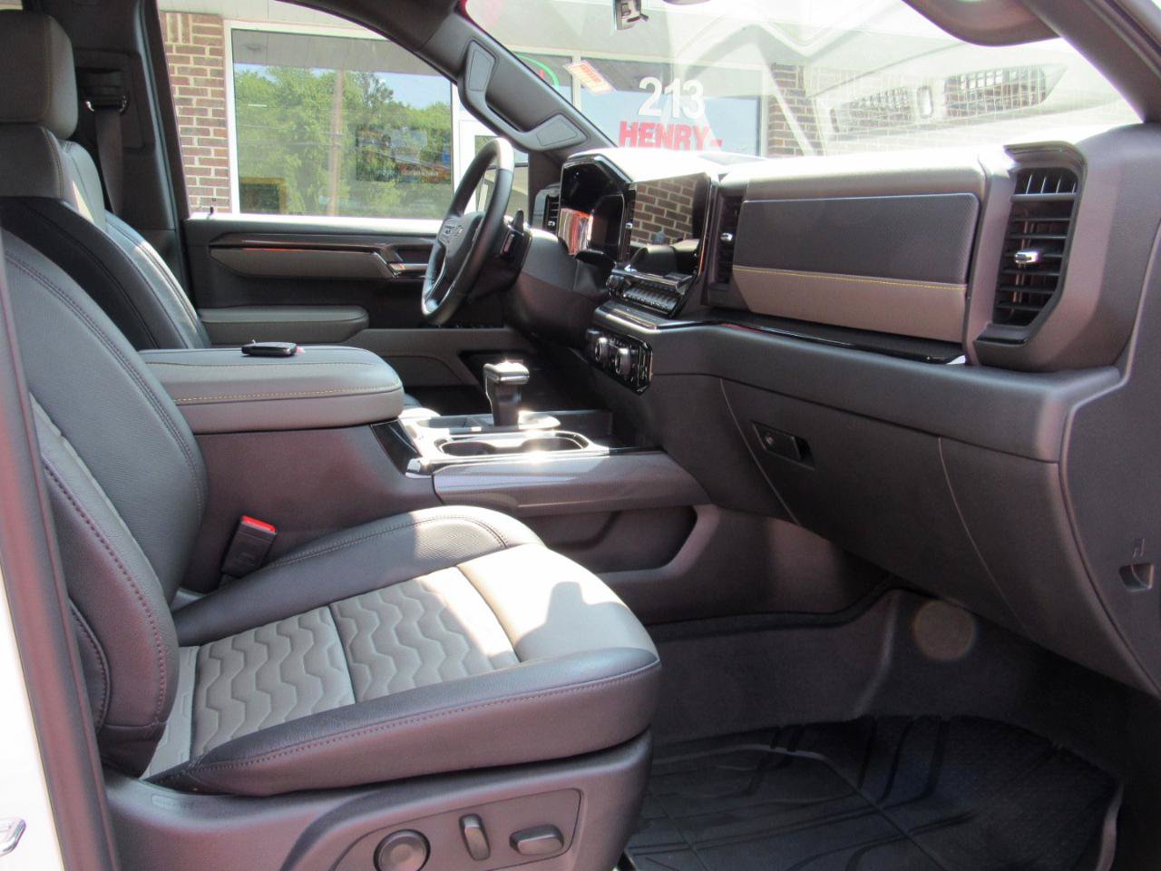 Used 2025 Chevrolet Silverado 1500 ZR2 w/ Technology Package AWD/4WD image 37