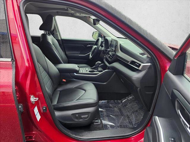 Used 2020 Toyota Highlander XLE AWD/4WD image 10