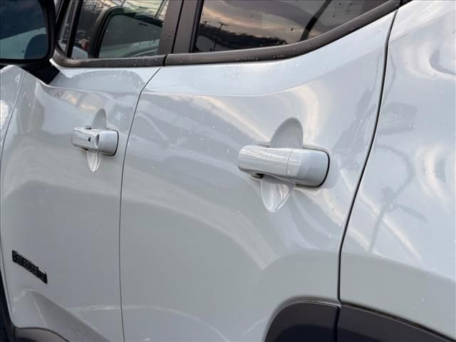 Used 2021 Jeep Renegade Latitude image 8