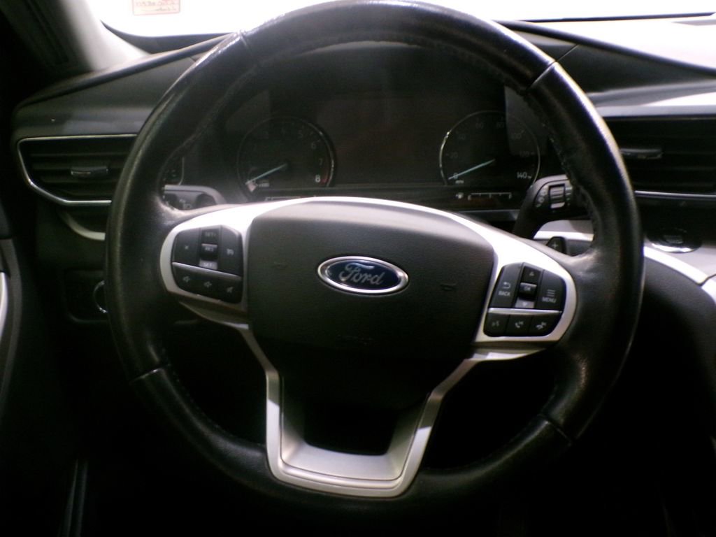 Used 2020 Ford Explorer XLT w/ Equipment Group 202A image 11