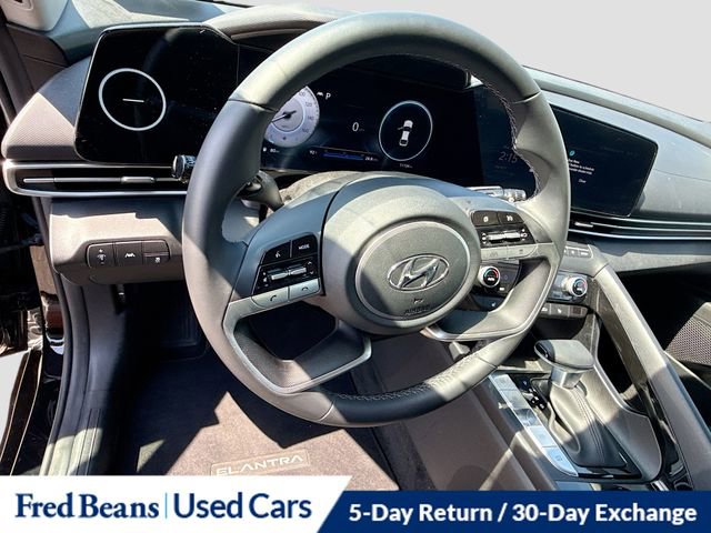Used 2023 Hyundai Elantra SEL w/ Convenience Package image 13