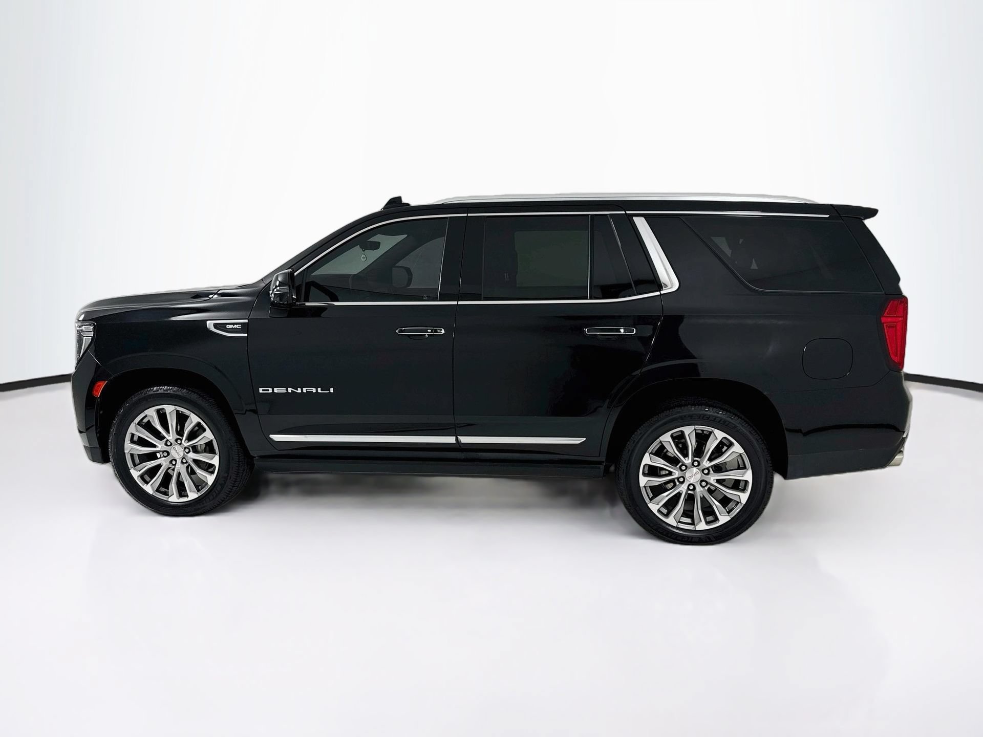 Used 2022 GMC Yukon Denali w/ Denali Premium Package RWD image 5