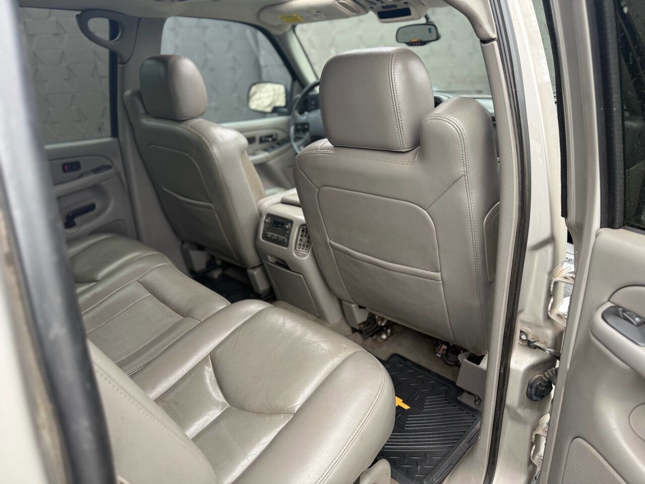 Used 2005 Chevrolet Avalanche 2500 w/ Preferred Equipment Group image 28