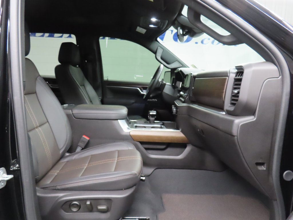 Used 2025 Chevrolet Silverado 1500 High Country w/ Midnight Edition image 33