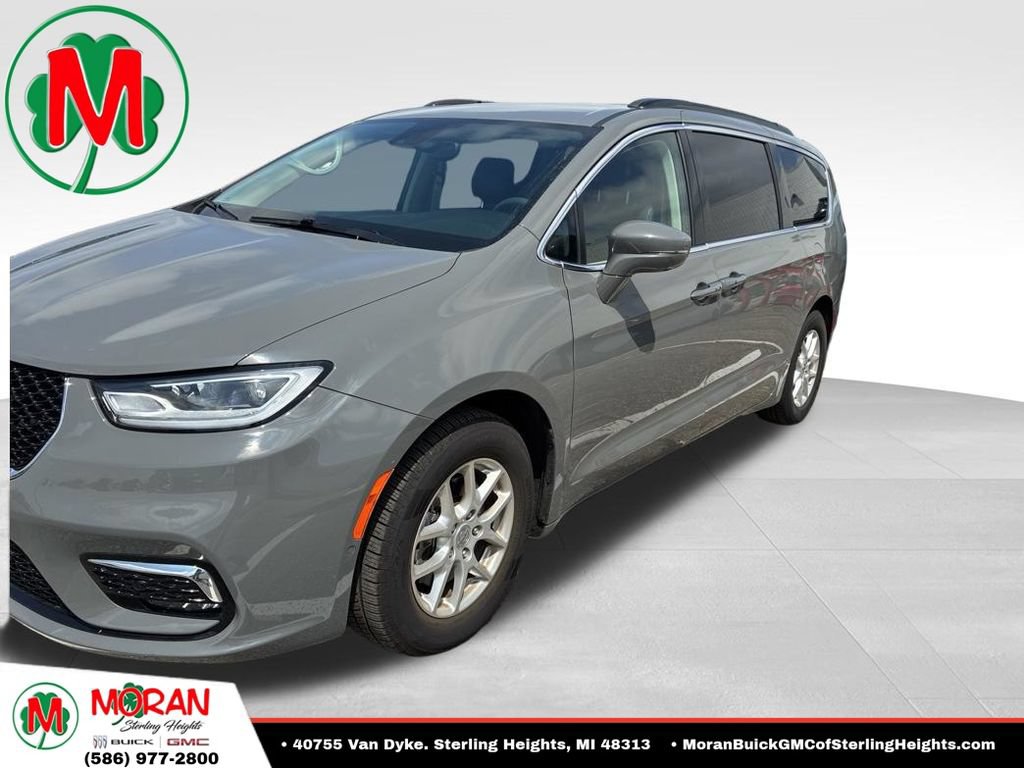 Used 2022 Chrysler Pacifica Touring-L w/ Uconnect Theater Family Group FWD image 1