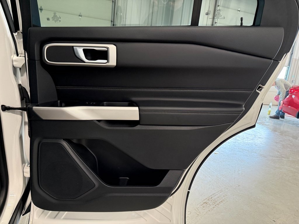 Used 2022 Ford Explorer XLT image 17