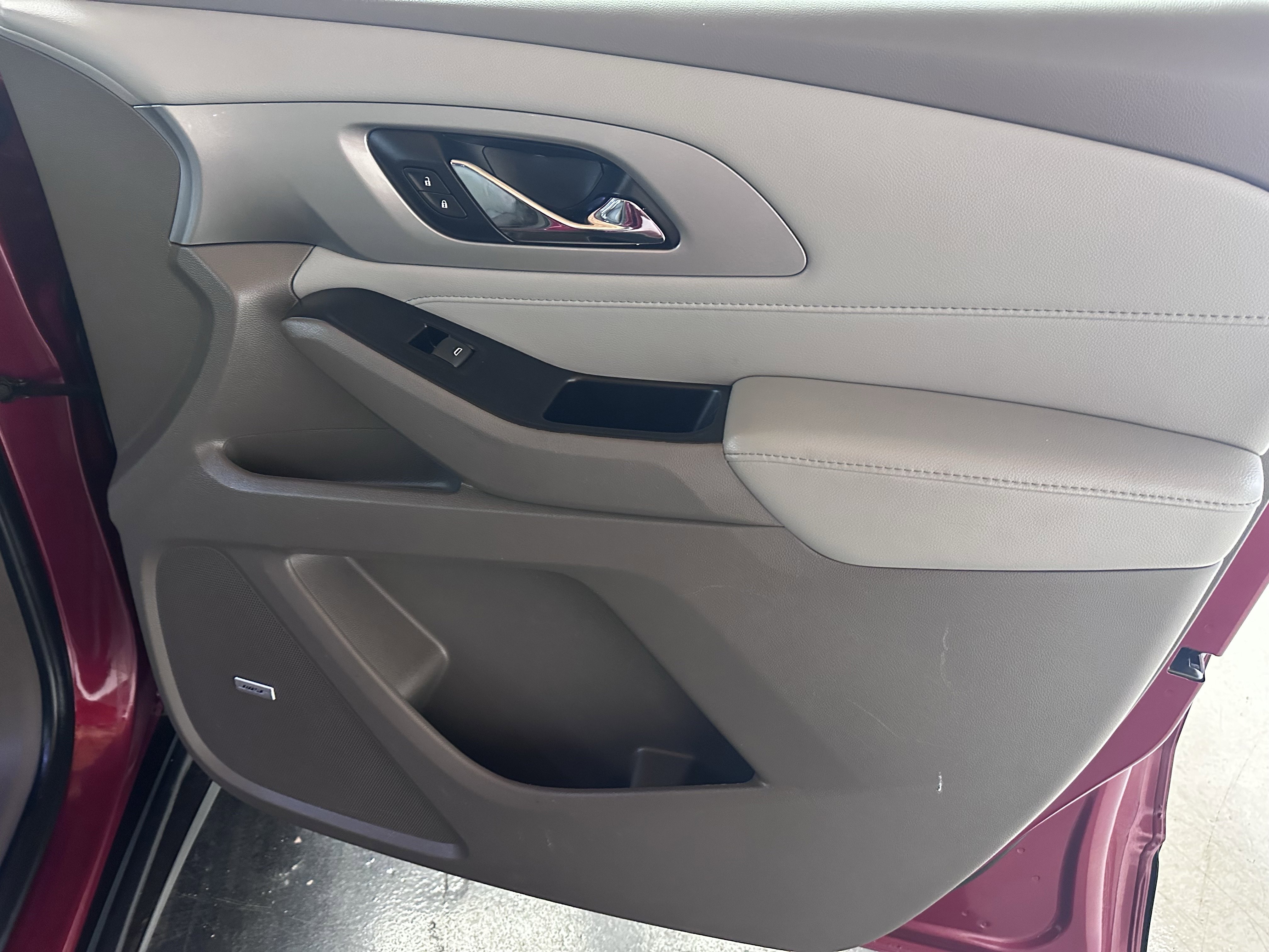 Used 2020 Chevrolet Traverse LT w/ LT Premium Package FWD image 39