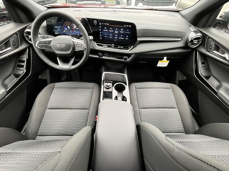 New 2027 Chevrolet Equinox LT w/ Midnight Edition FWD image 3