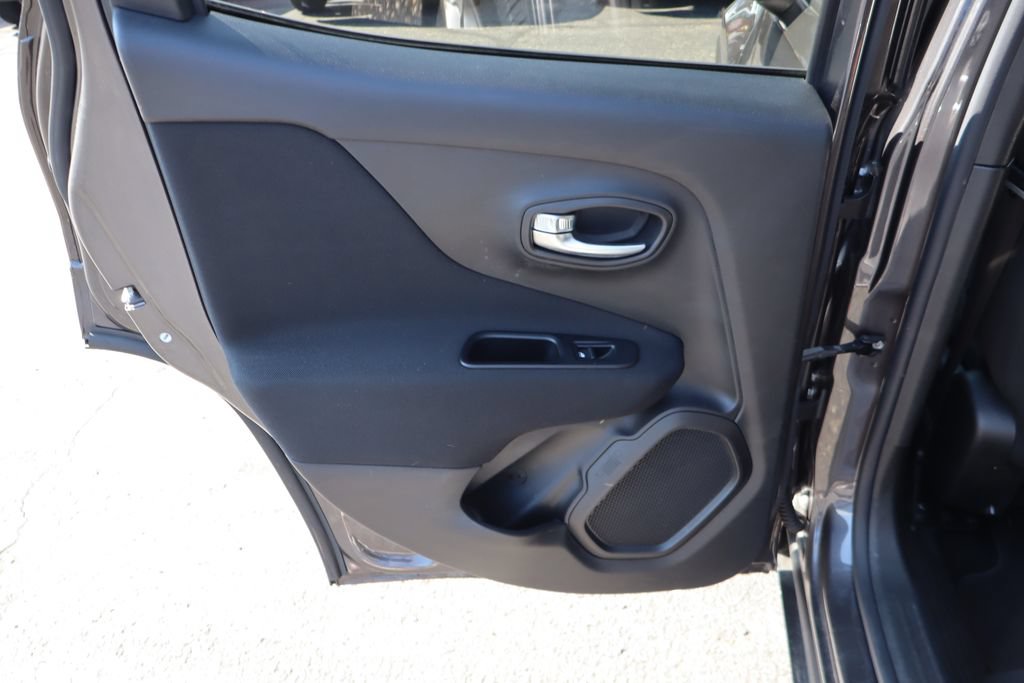 Used 2021 Jeep Renegade Latitude AWD/4WD image 26