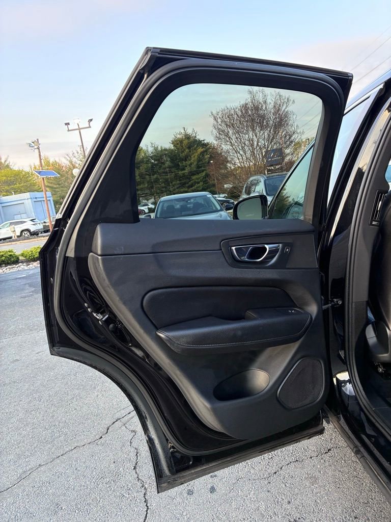 Used 2019 Volvo XC60 T6 Momentum w/ Premium Package image 47