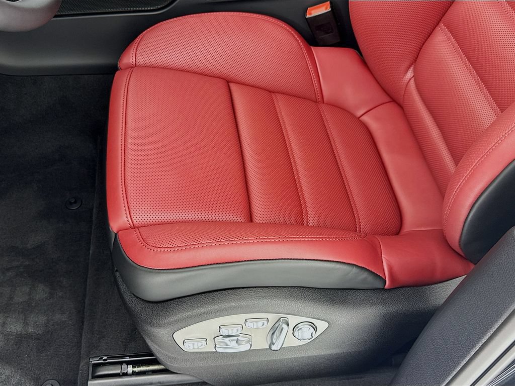 New 2026 Porsche Macan AWD/4WD image 13