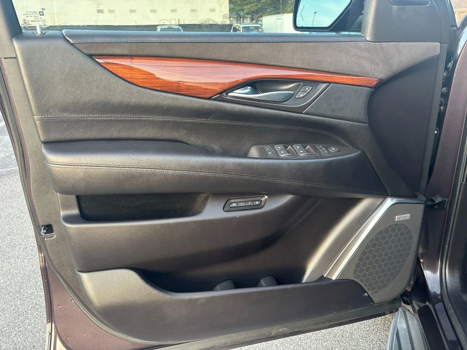 Used 2015 Cadillac Escalade Luxury image 9