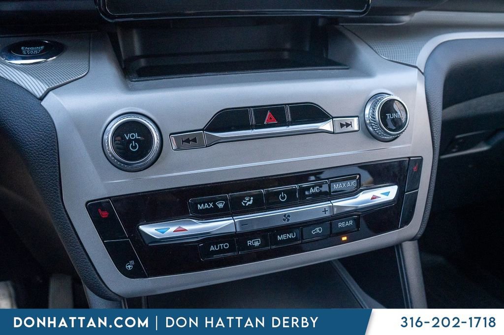 Used 2023 Ford Explorer XLT w/ Equipment Group 202A image 9