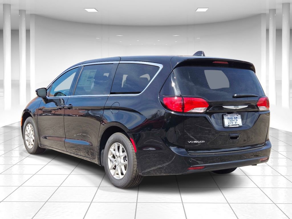 Used 2026 Chrysler Voyager LX FWD image 5