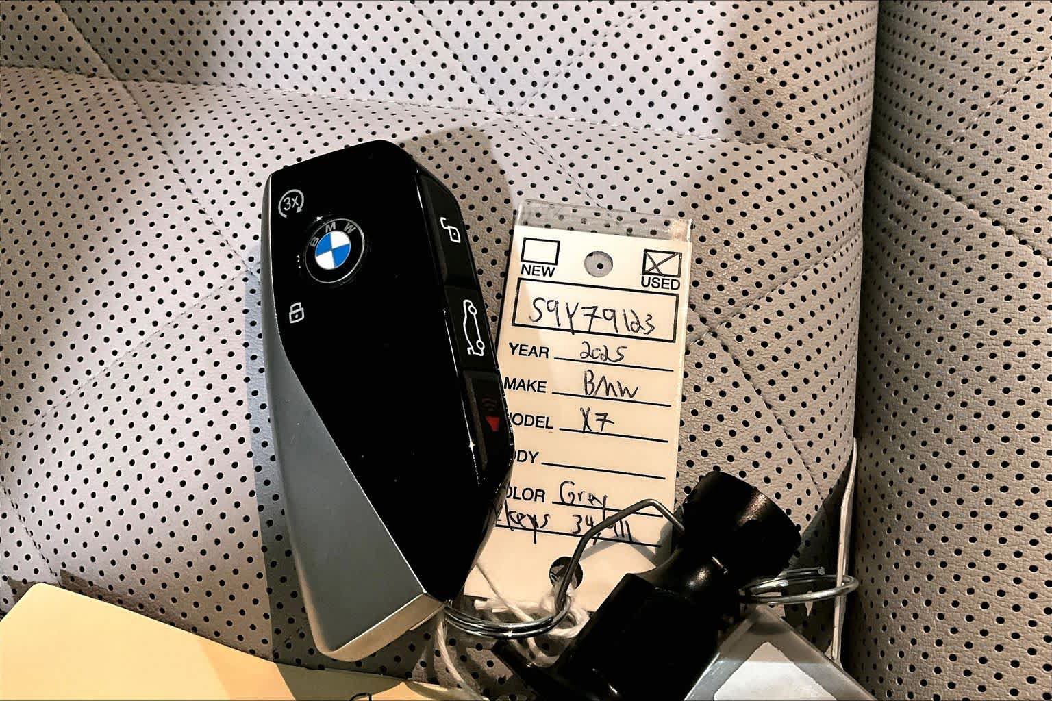 Used 2025 BMW X7 xDrive40i w/ M Sport Package AWD/4WD image 14