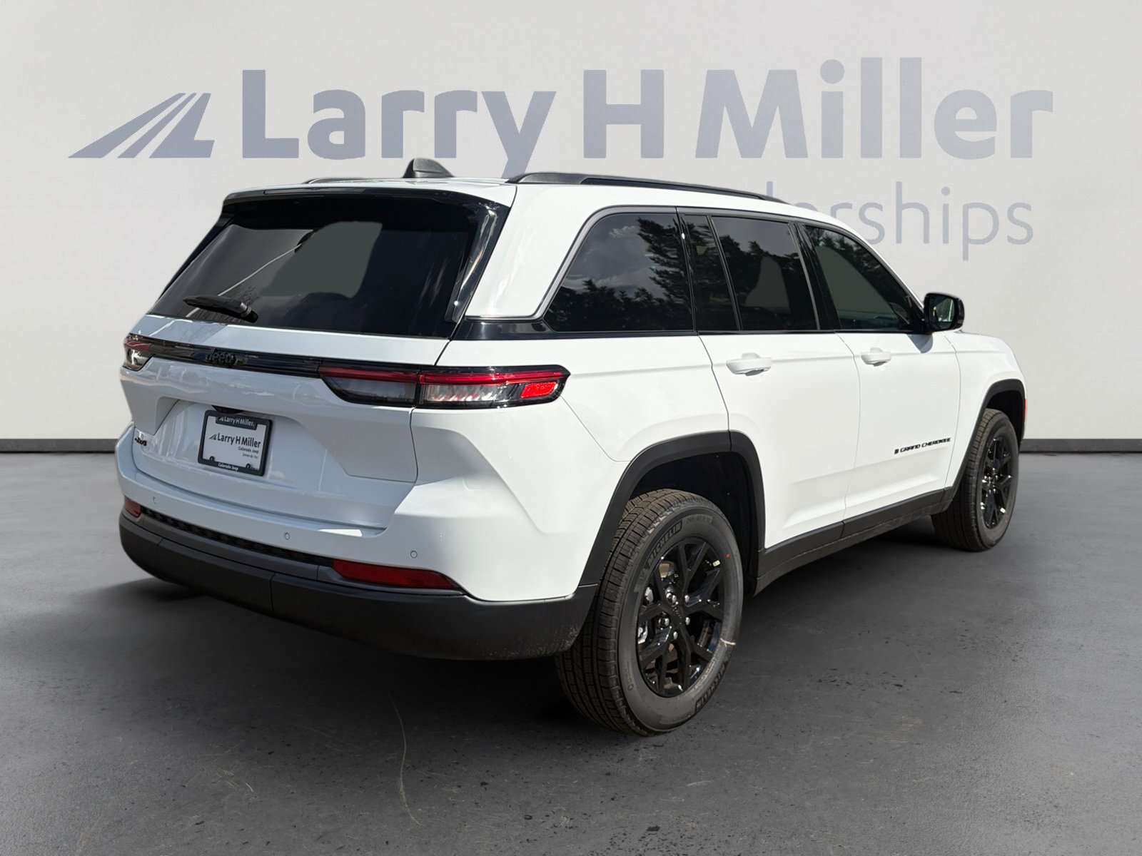 New 2026 Jeep Grand Cherokee Altitude AWD/4WD image 5