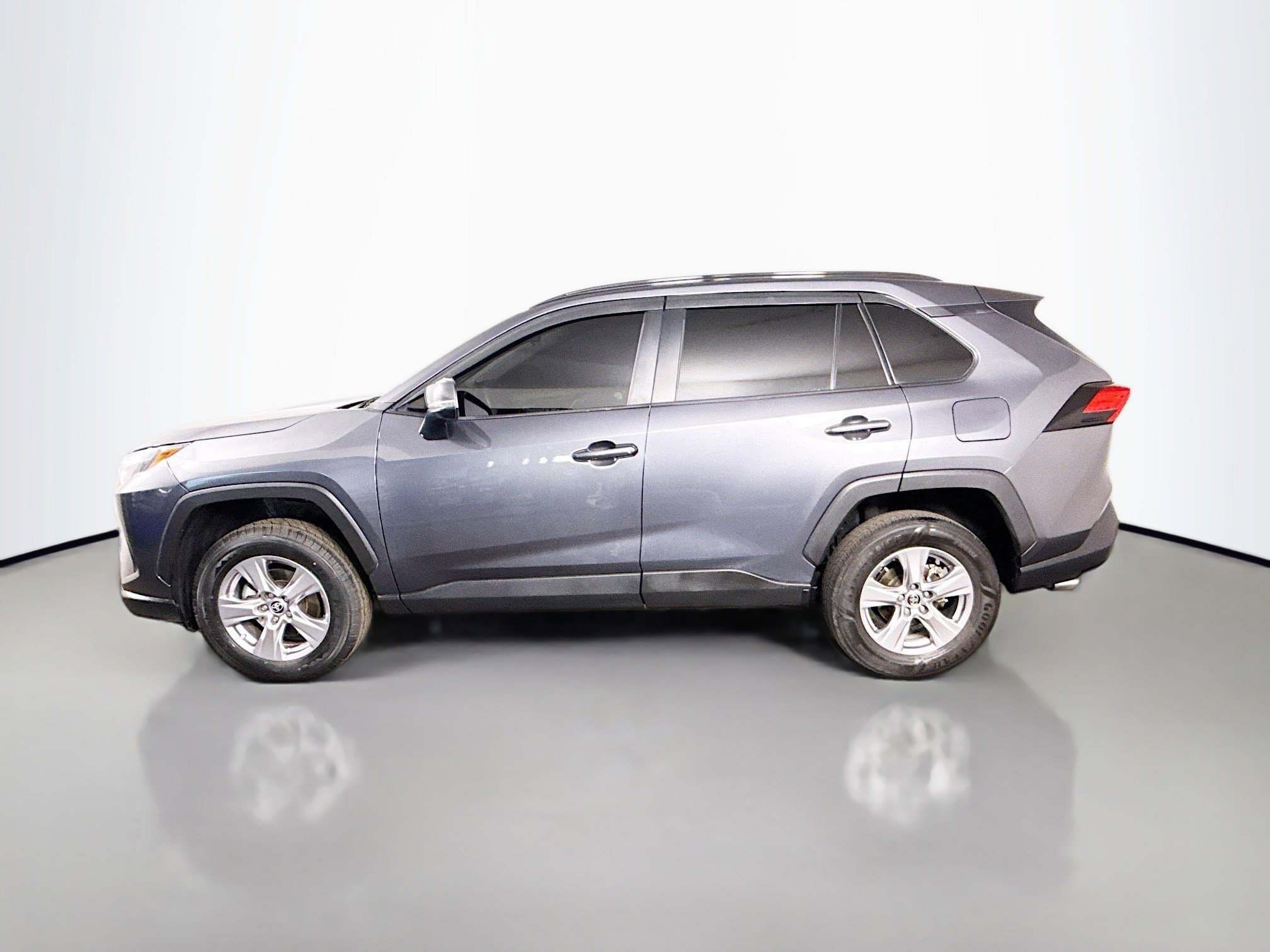 Used 2022 Toyota RAV4 XLE image 6