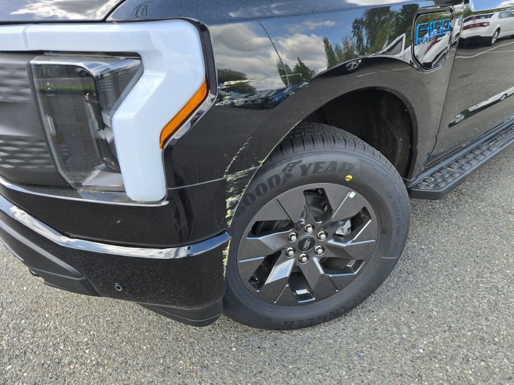 New 2025 Ford F150 Lightning Flash AWD/4WD image 12