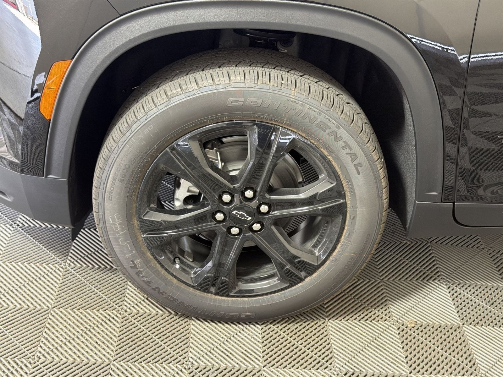 New 2027 Chevrolet Traverse LT w/ Midnight/Sport Edition FWD image 12