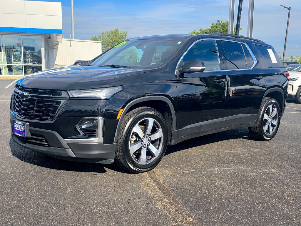 Used 2023 Chevrolet Traverse LT w/ LT Premium Package AWD/4WD image 2