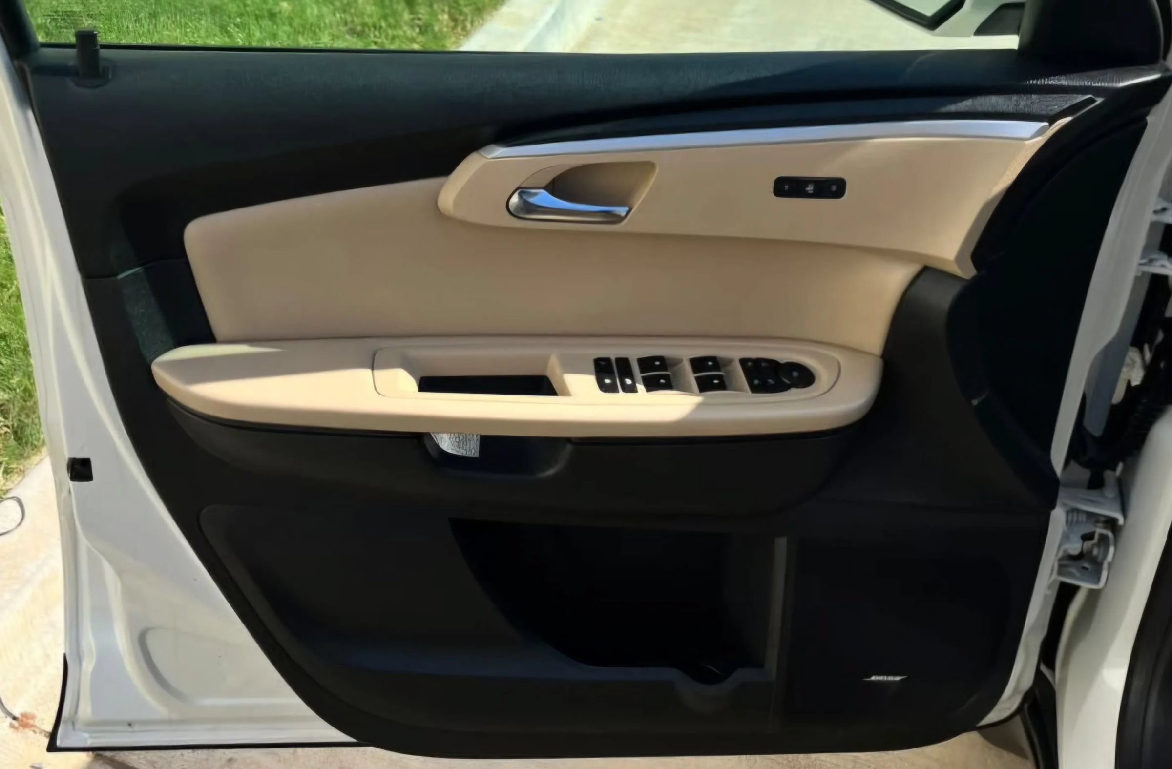 Used 2012 Chevrolet Traverse LTZ FWD image 18