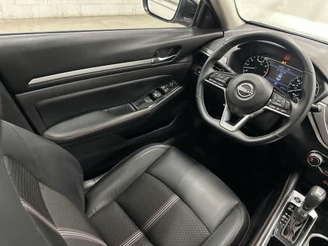Used 2025 Nissan Altima 2.5 SR FWD image 12