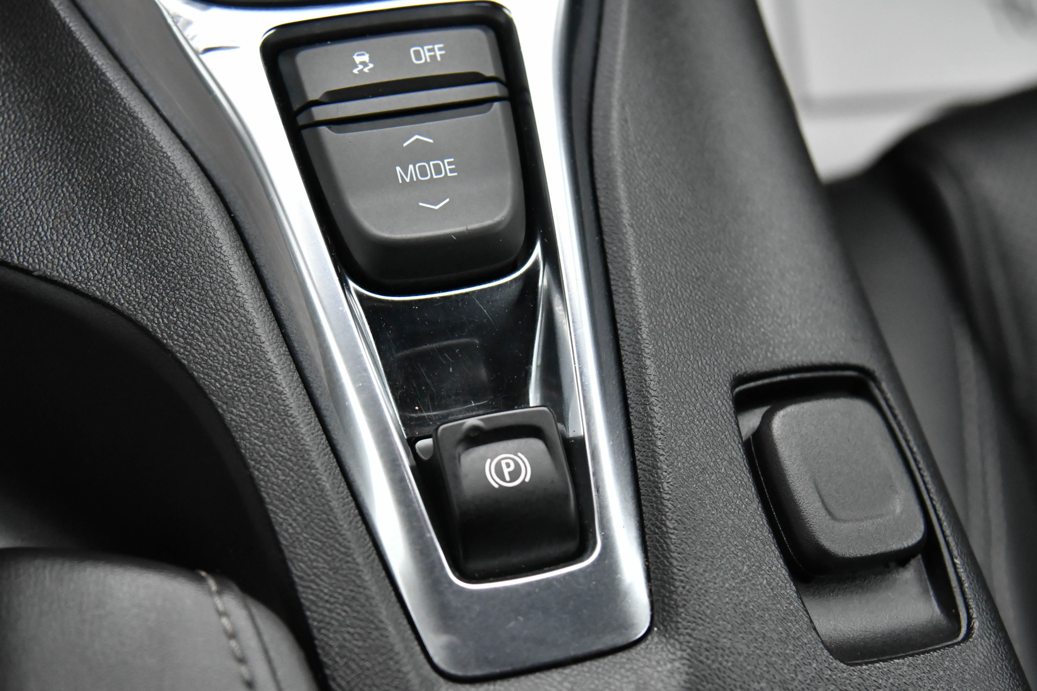 Used 2020 Chevrolet Camaro LT w/ RS Package image 24