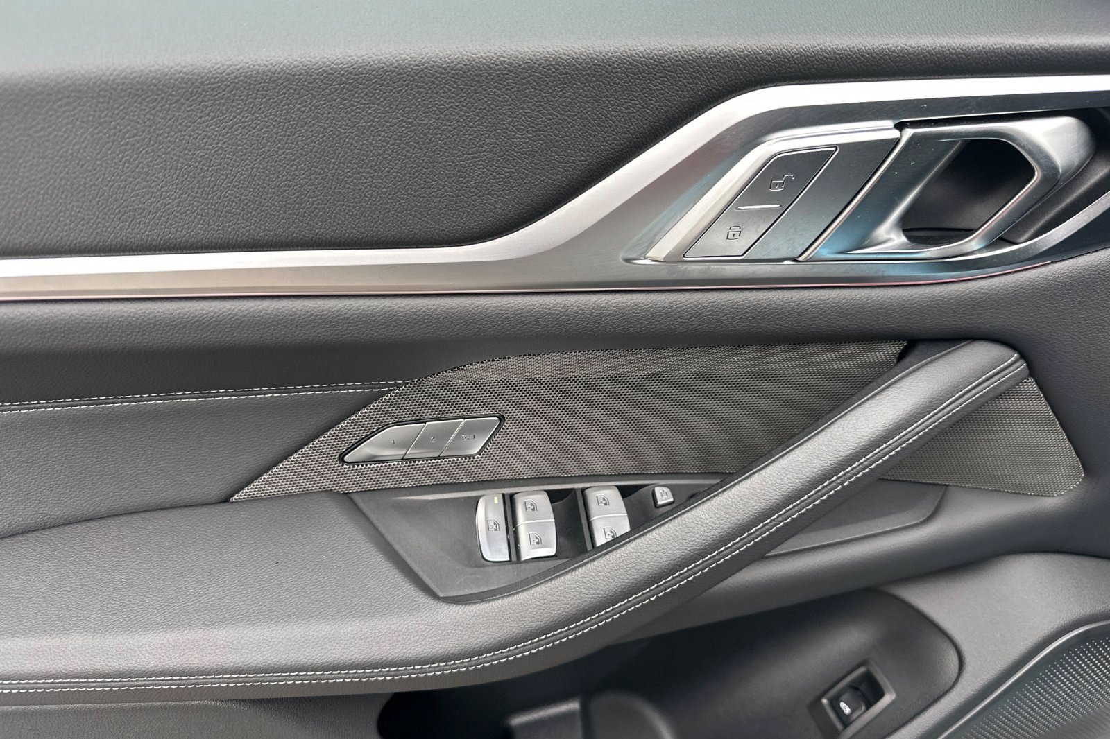 Used 2025 BMW i4 eDrive40 w/ Premium Package image 12