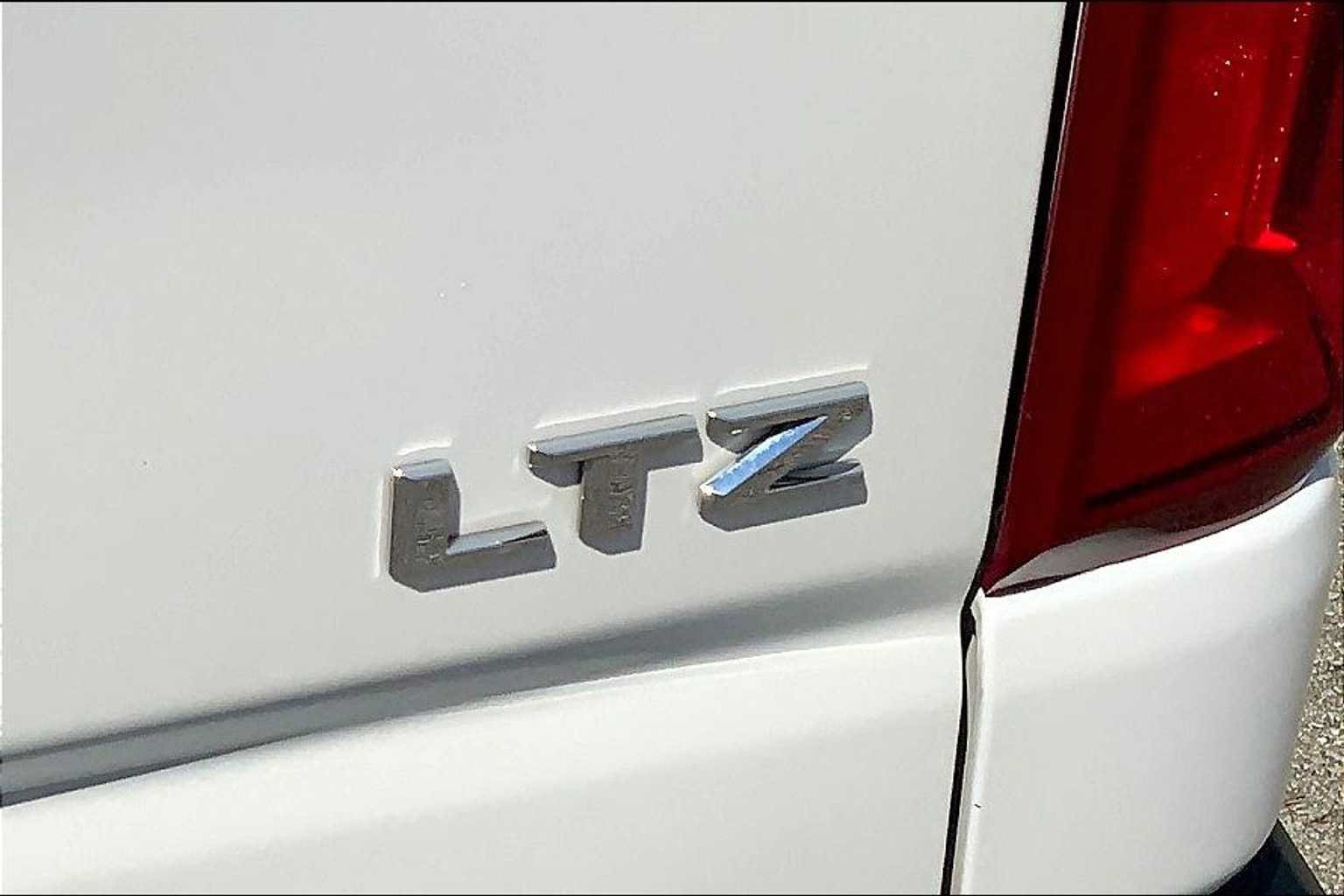 Used 2022 Chevrolet Silverado 2500 LTZ w/ LTZ Plus Package AWD/4WD image 9