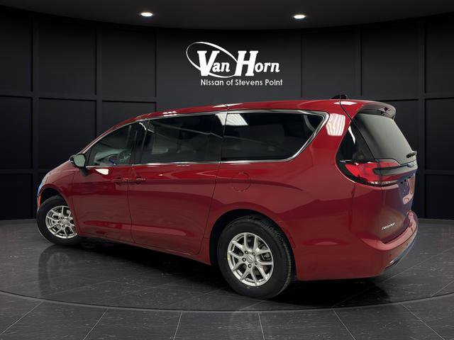 New 2026 Chrysler Pacifica Select image 5