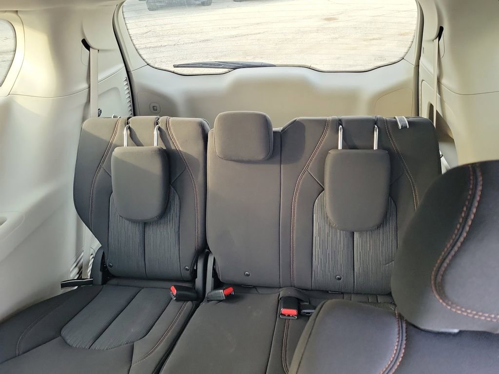 Used 2020 Chrysler Pacifica Touring w/ Tire & Wheel Group image 10