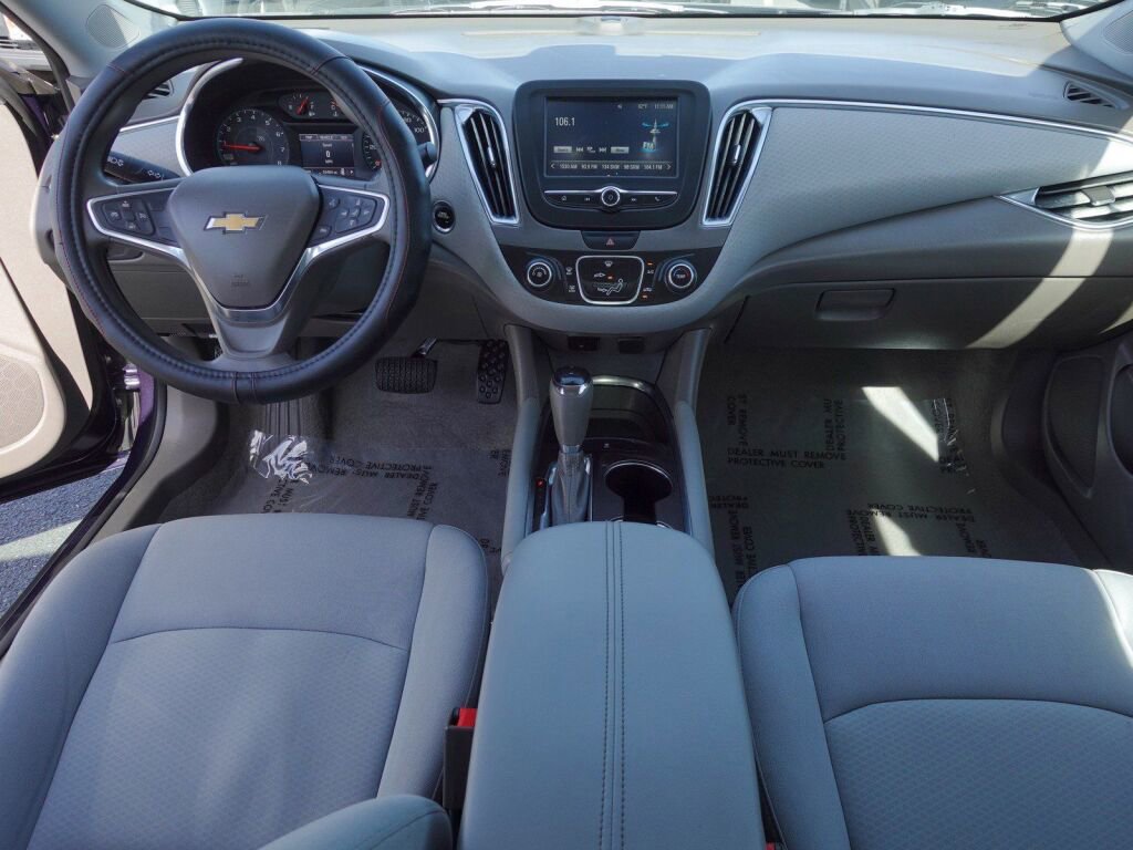 Used 2017 Chevrolet Malibu LT image 12