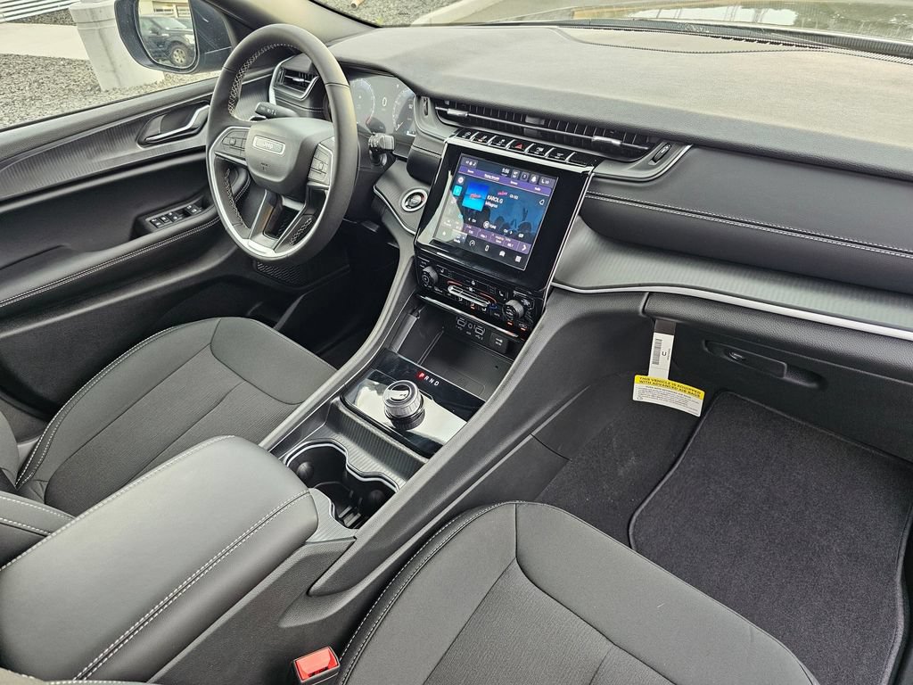 New 2025 Jeep Grand Cherokee Laredo X w/ Luxury Tech Group I AWD/4WD image 15
