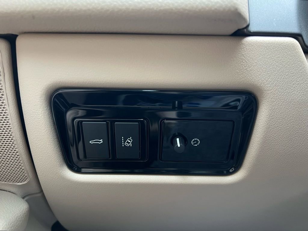 Used 2019 Jaguar XF Premium image 13