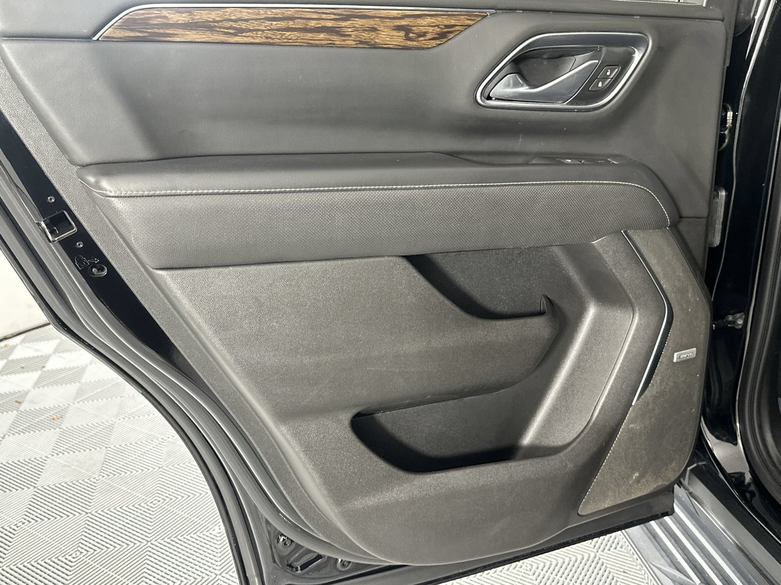 Used 2021 Chevrolet Tahoe Premier w/ Premium Package RWD image 29