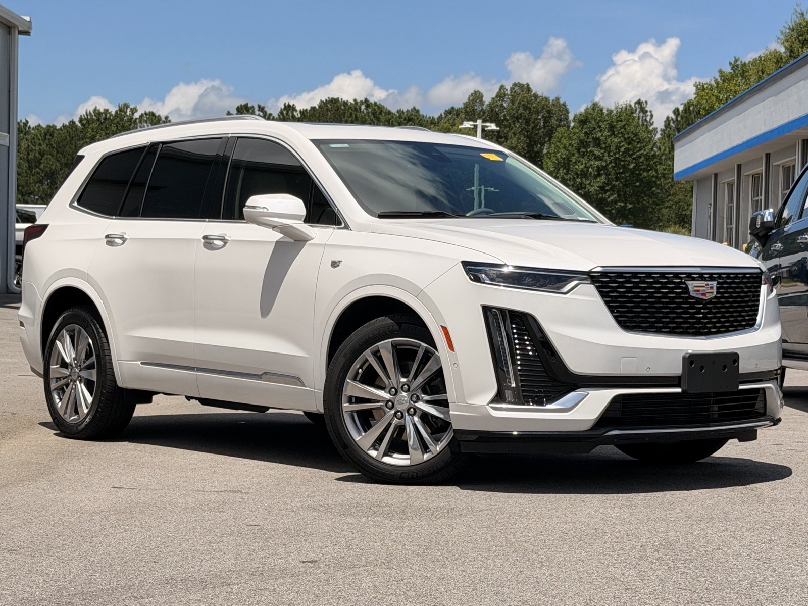Used 2024 Cadillac XT6 Premium Luxury w/ Technology Package AWD/4WD image 2