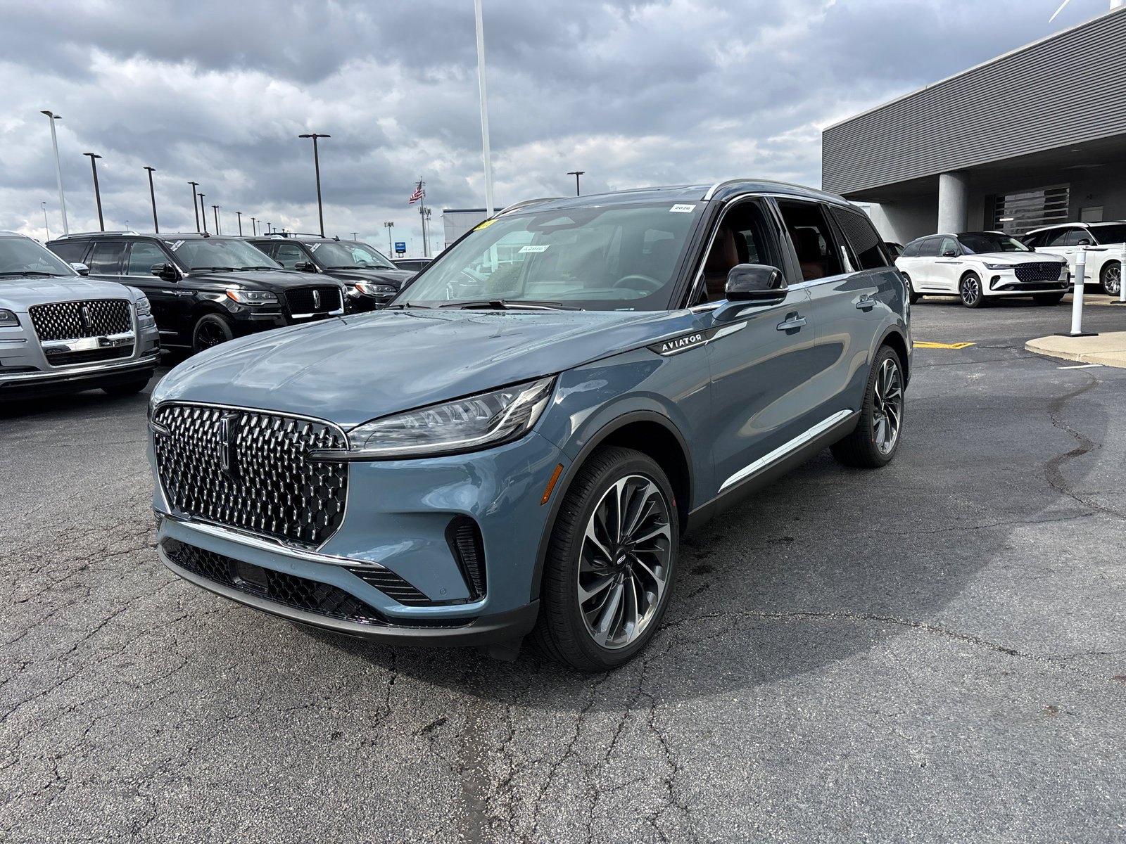 New 2026 Lincoln Aviator Reserve image 3