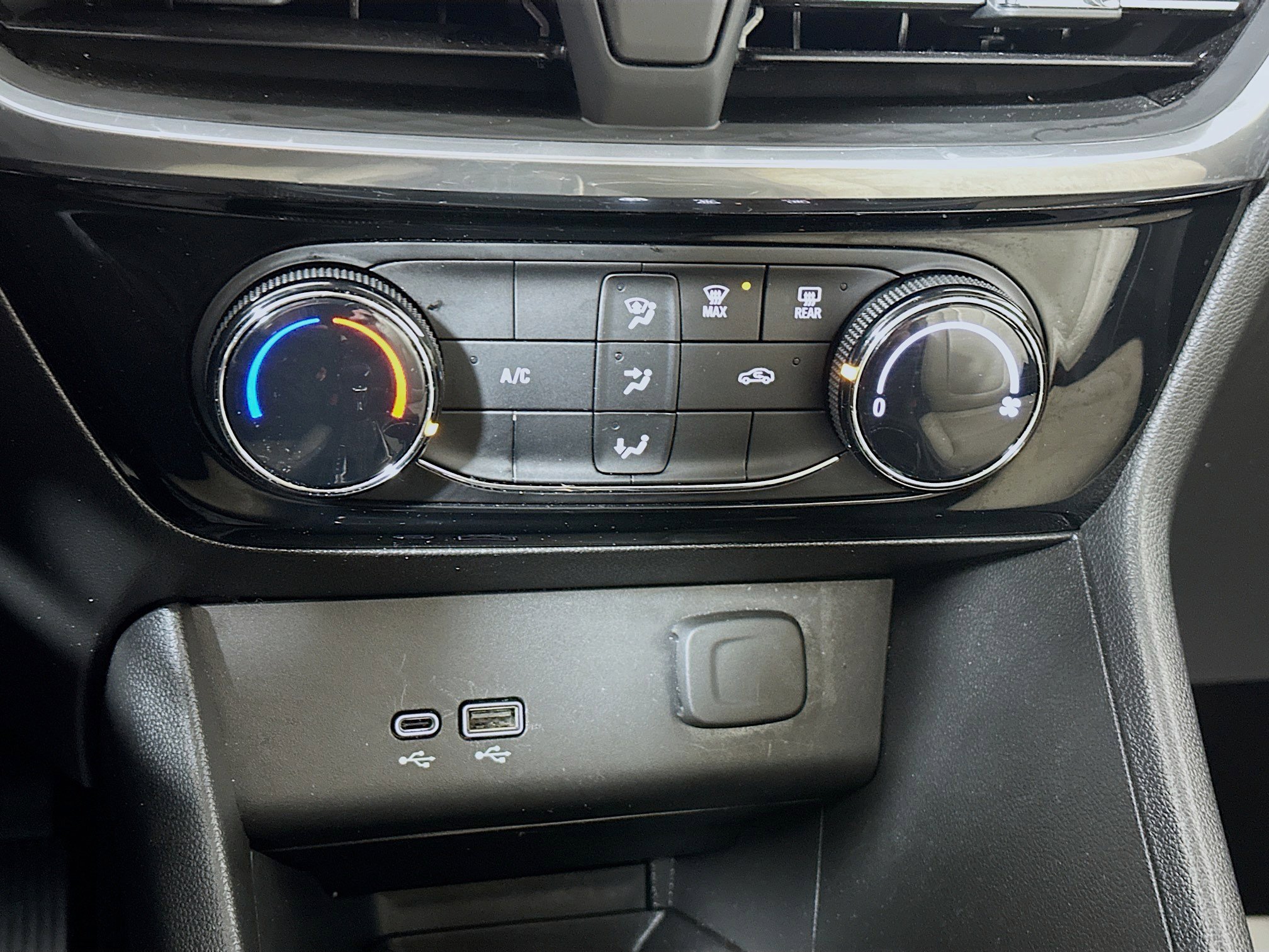 Used 2024 Buick Encore GX Sport Touring image 15