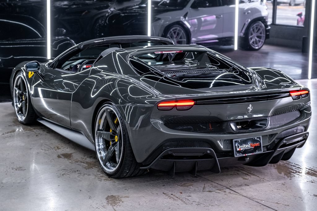 Used 2023 Ferrari 296 GTS RWD image 18