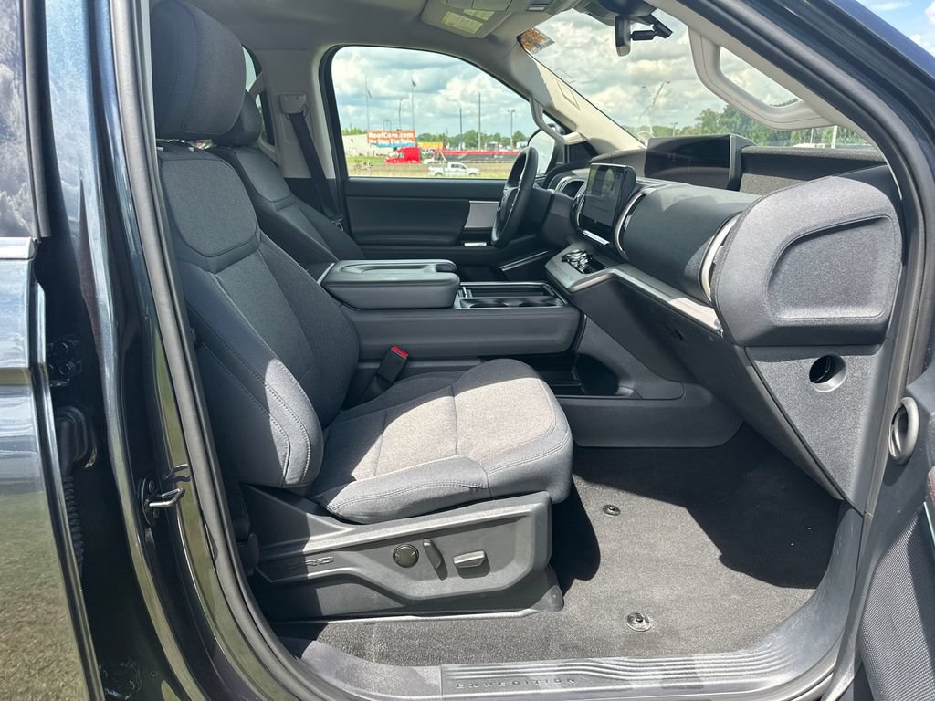Certified 2025 Ford Expedition Active AWD/4WD image 13