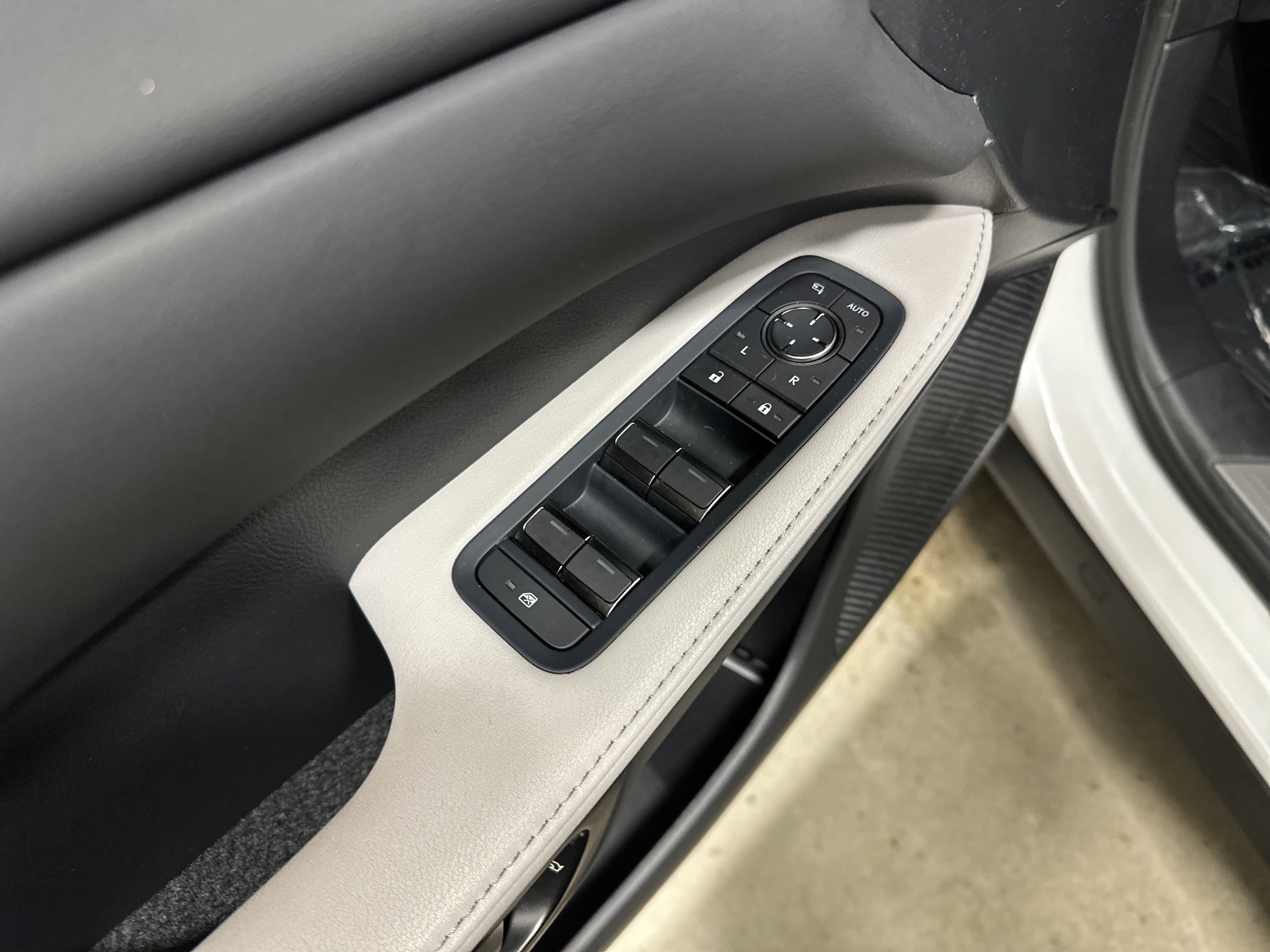 Used 2025 Lexus RX 350 Premium w/ Accessory Package image 15